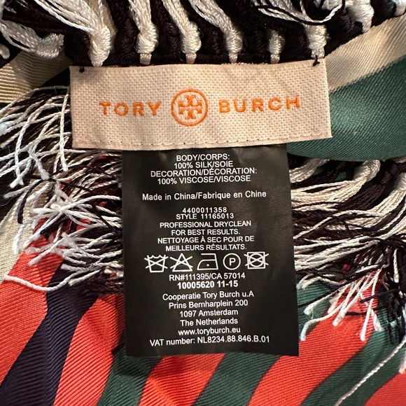 Silk extra large TB scarf - Picture 4 of 4